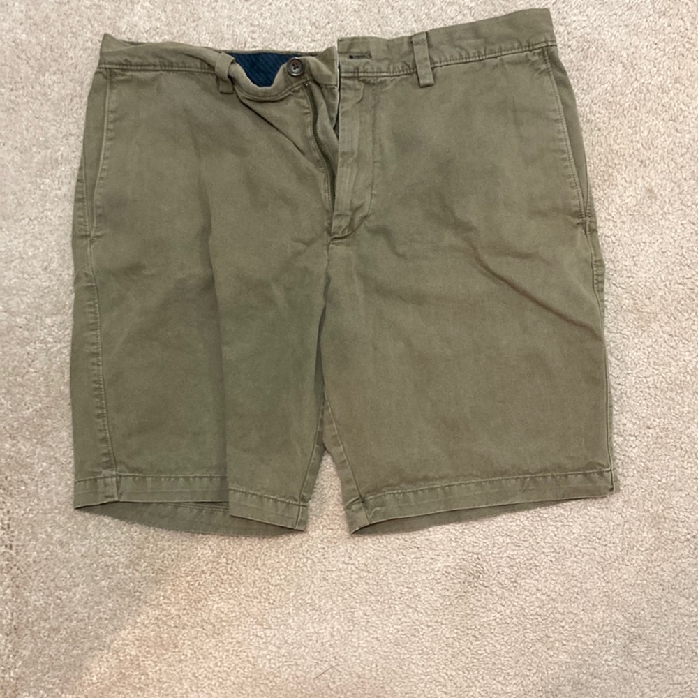 Banana Republic olive green shorts size 34
